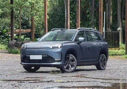 ايون V SUV